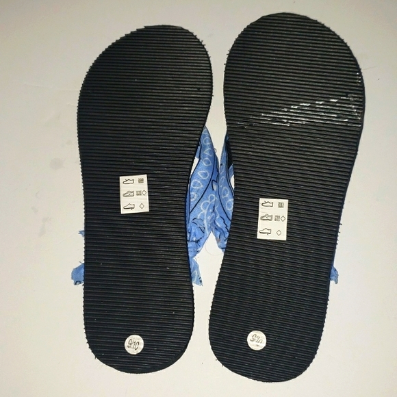 "UNC" NEW Bella K SADIE Bandana Carolina Blue Flip Flops - Picture 4 of 5